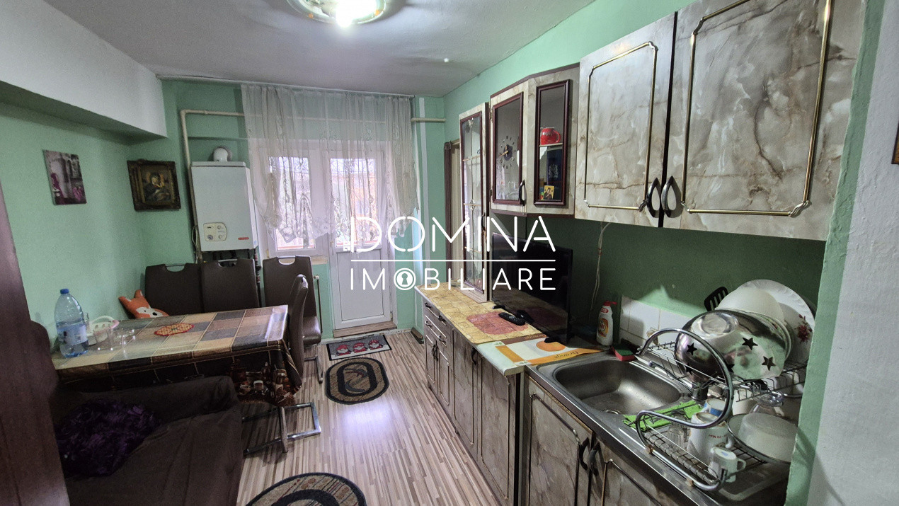 Vânzare apartament 4 camere, 93 mp, în Târgu Jiu, strada Nicolae Titulescu