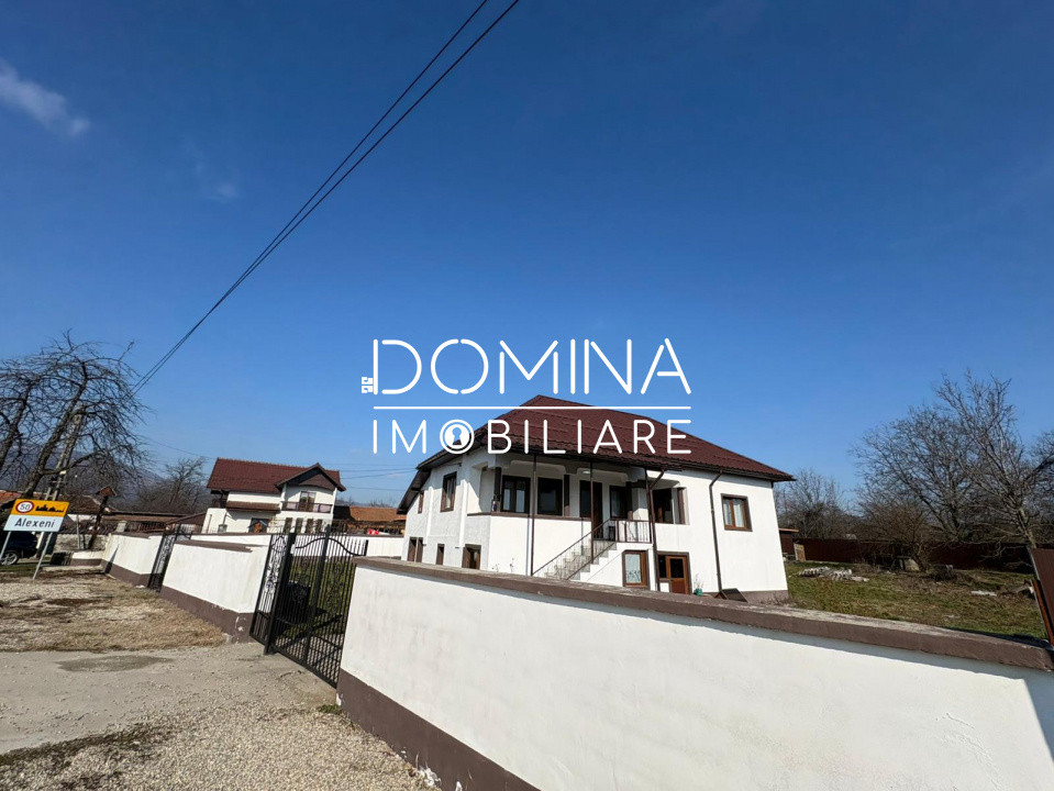 Vânzare casă P+1 și teren generos în Stănești - *stil rustic-conac*