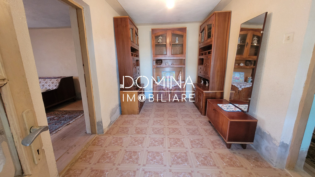 Vânzare casă D+P+1,  situată în comuna Căpreni, sat Bulbuceni