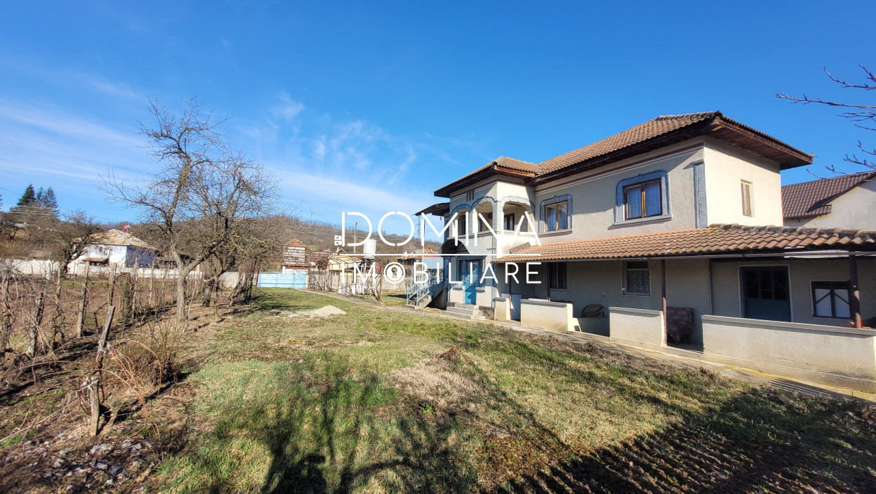 Vânzare casă D+P+1,  situată în comuna Căpreni, sat Bulbuceni