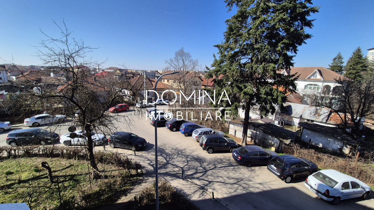 Vânzare apartament 4 camere, et.2, situat în Târgu Jiu, strada Progresului