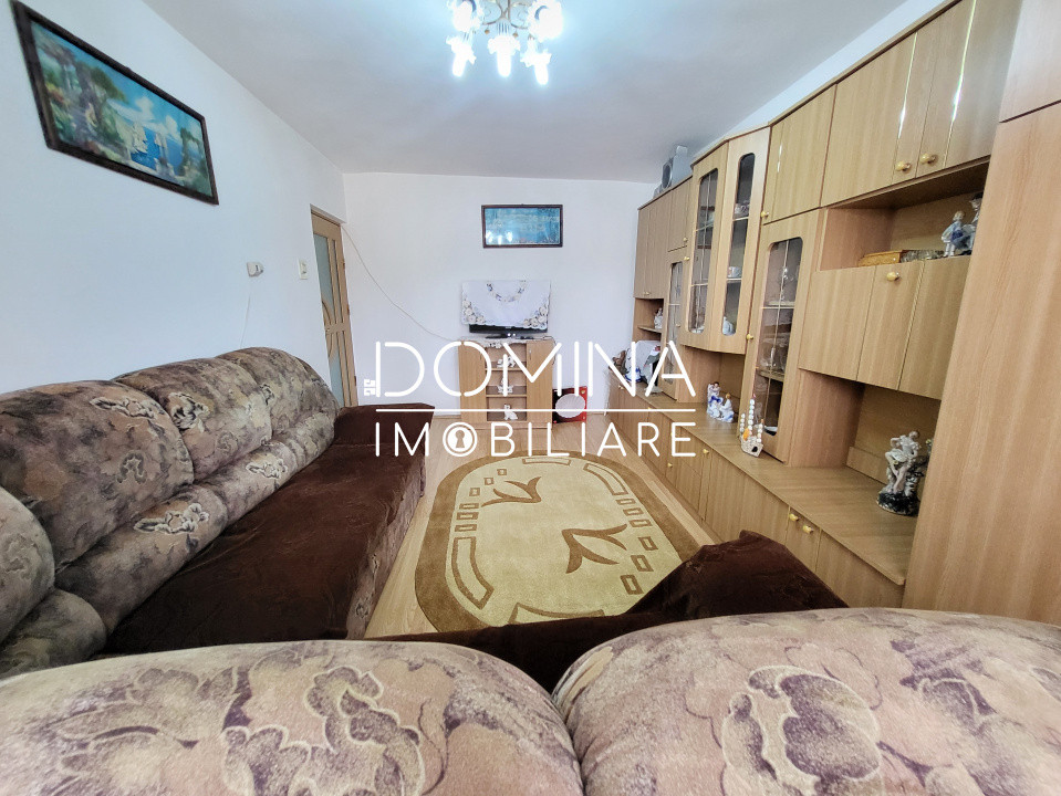 Vânzare apartament cu 2 camere, decomandat, strada Dacia langa Mall