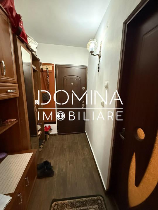 Vânzare garsonieră etajul 1, mobilată/utilată, strada Revoluției 