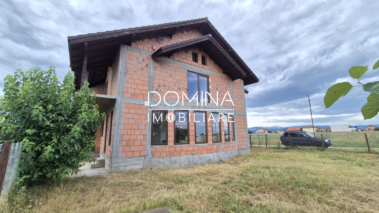 Vânzare casă P+M, finalizată 80% – Strada Panduri, Târgu Jiu