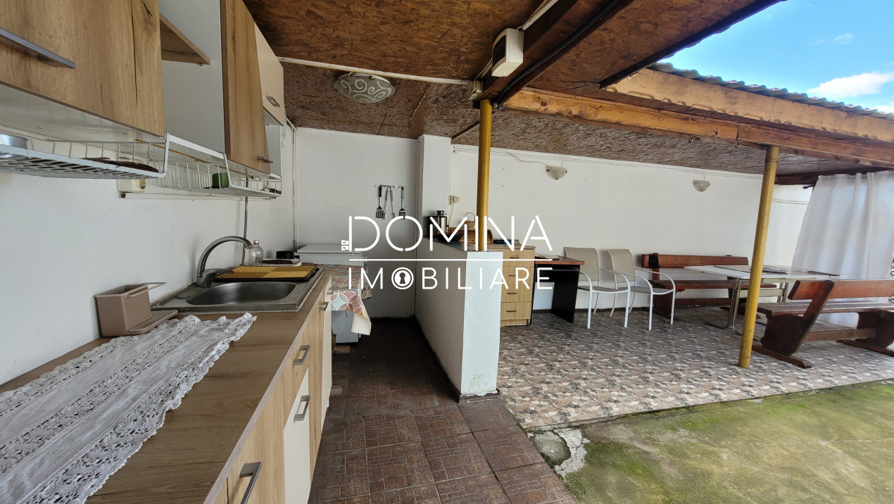 Vânzare casă + 800 mp teren, Târgu Jiu, strada 14 Octombrie,  zonă centrală.