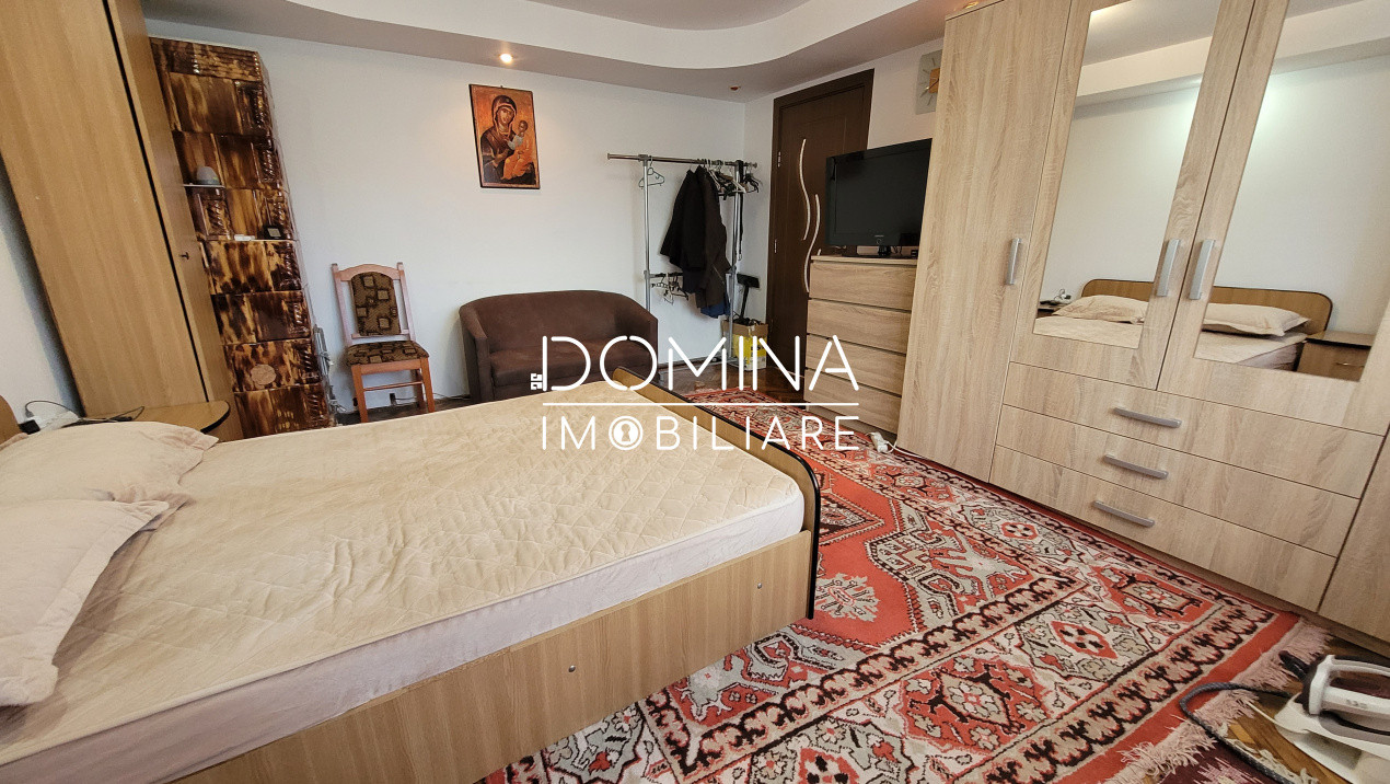 Vânzare casă + 800 mp teren, Târgu Jiu, strada 14 Octombrie,  zonă centrală.