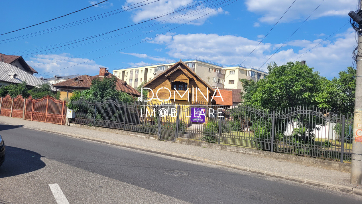 Vânzare casă + 800 mp teren, Târgu Jiu, strada 14 Octombrie,  zonă centrală.