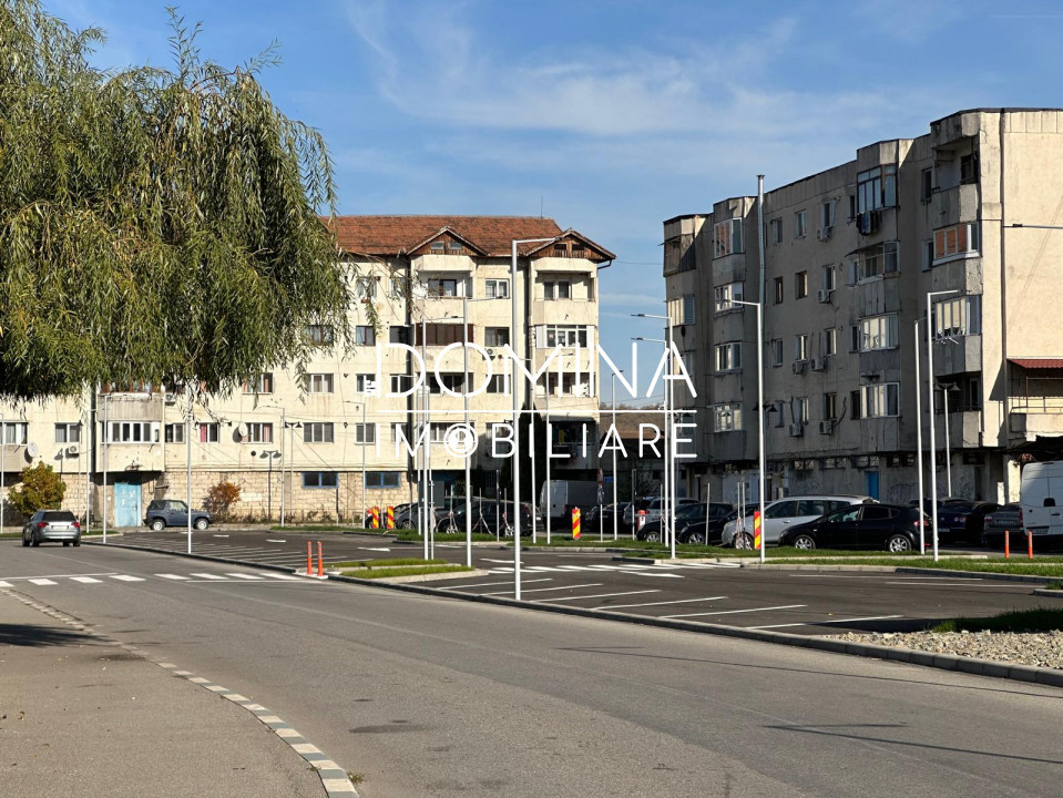 370 mp pentru afacerea ta | Centru pietonal Rovinari | Vitrină 48 m.l 