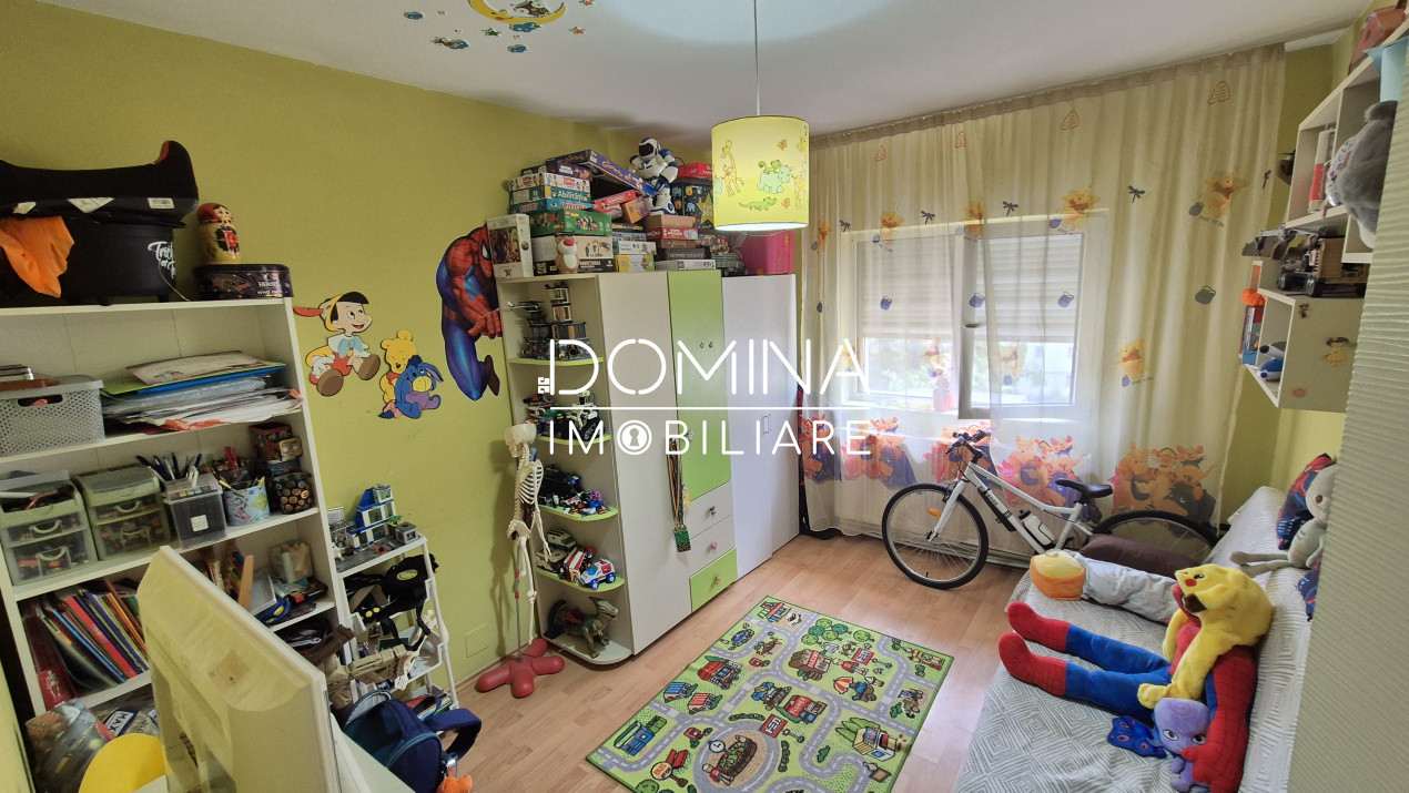 Vânzare apartament 3 camere, 75 mp, situat în Târgu Jiu, strada 23 August