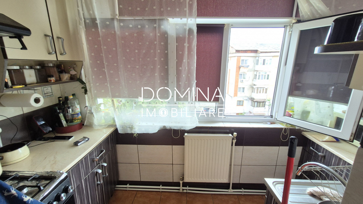 Vânzare apartament 3 camere, 75 mp, situat în Târgu Jiu, strada 23 August