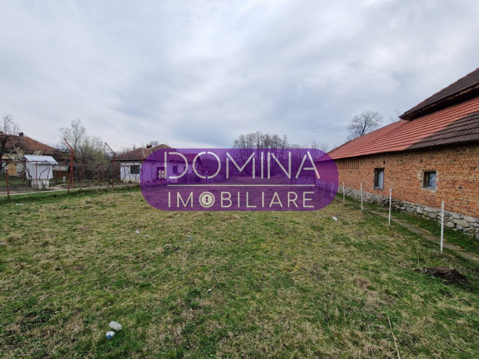 Vânzare teren situat în Oraș Novaci, strada Parângului - la DN 67 C