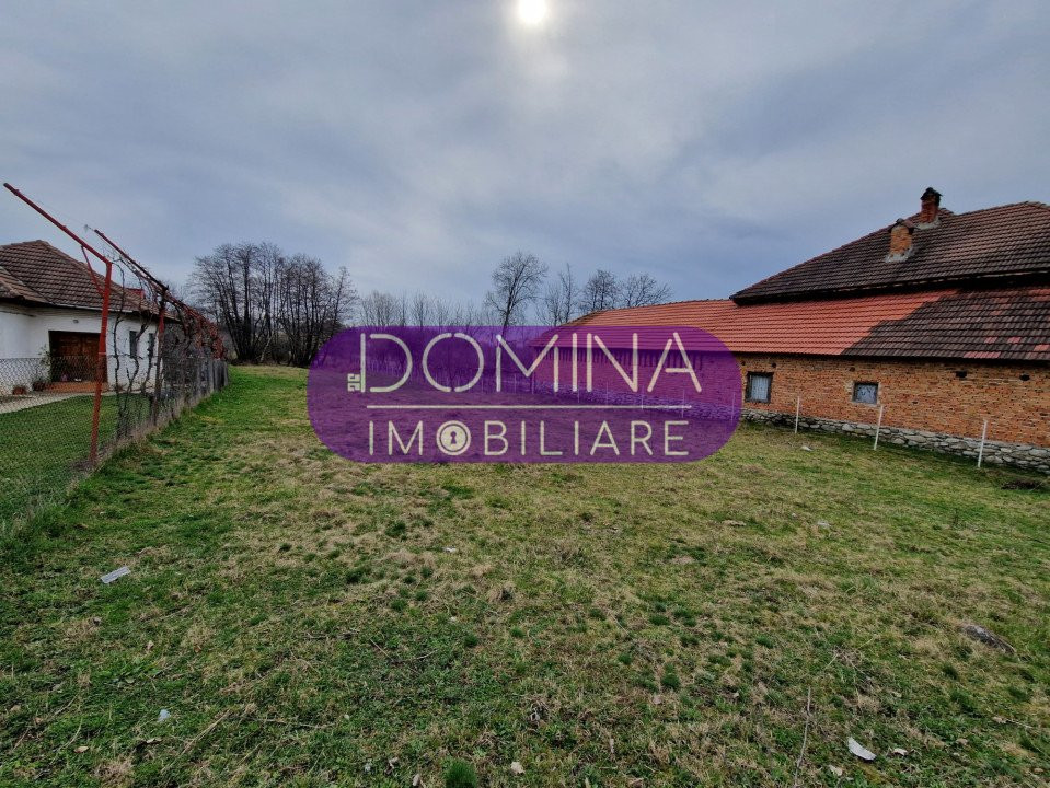 Vânzare teren situat în Oraș Novaci, strada Parângului - la DN 67 C