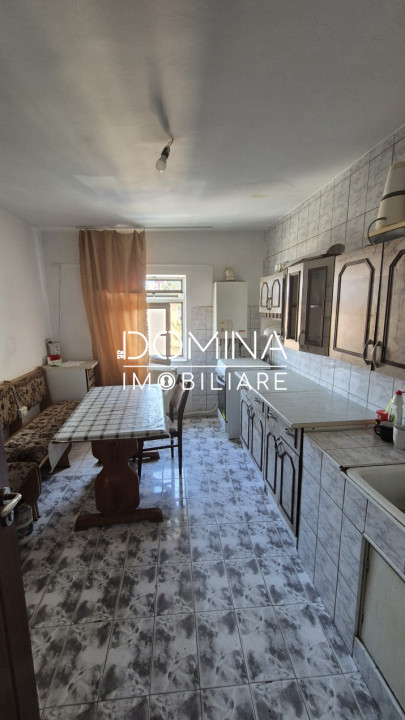 Vânzare apartament 3 camere,  în Tg. Jiu, strada 22 Decembrie 1989 - zona 8 Mai