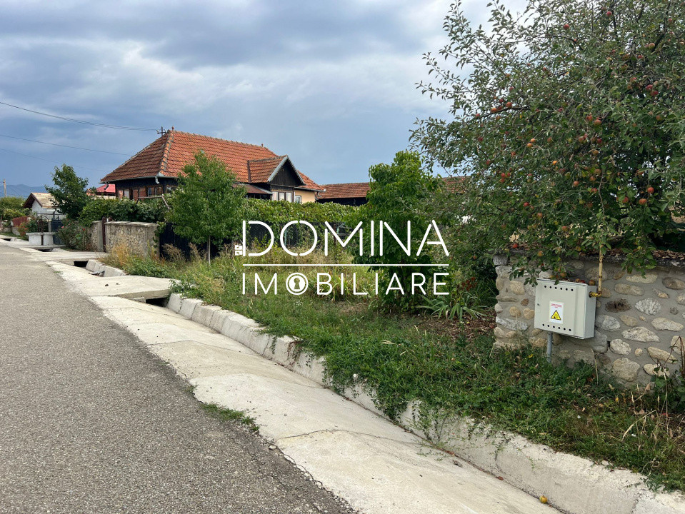Vânzare teren intravilan situat în Rasovița, la o distanță de 18 km de oraș