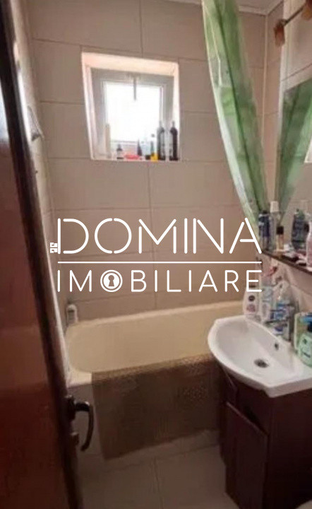 Vânzare apartament 3 camere, etaj 3, strada Jiului, Bumbești-Jiu
