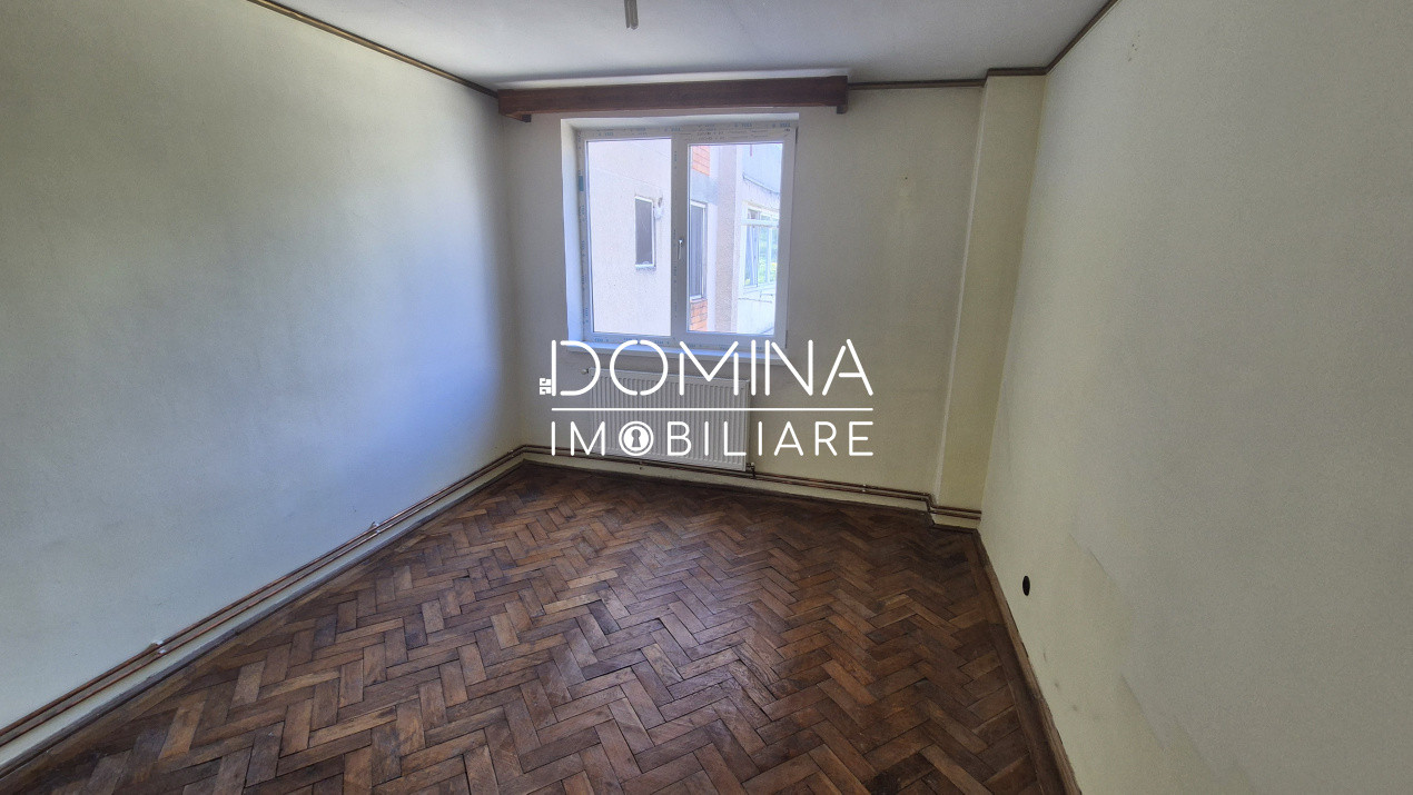 Vânzare apartament 3 camere, etaj 2 - decomandat - strada Zambilelor