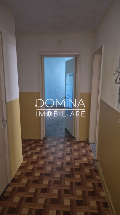 Vânzare apartament 3 camere, etaj 2 - decomandat - strada Zambilelor
