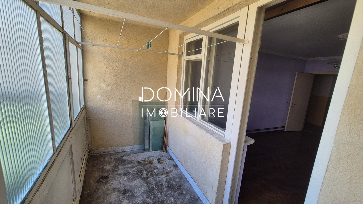 Vânzare apartament 3 camere, etaj 2 - decomandat - strada Zambilelor