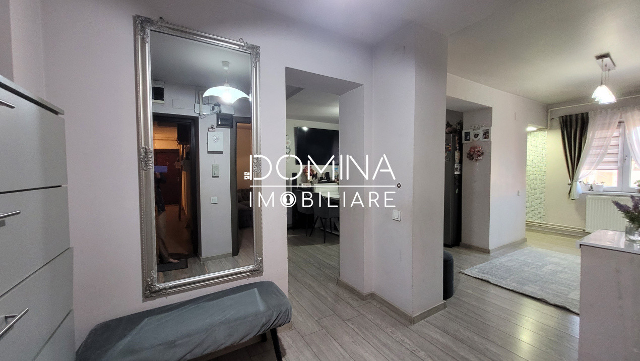 Vânzare apartament 4 camere, decomandat, strada Victoriei – central