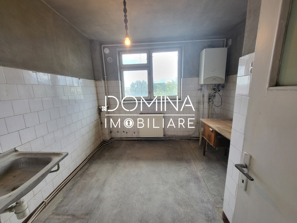 Vânzare apartament cu 3 camere, strada Garofiței, zona 1 Mai