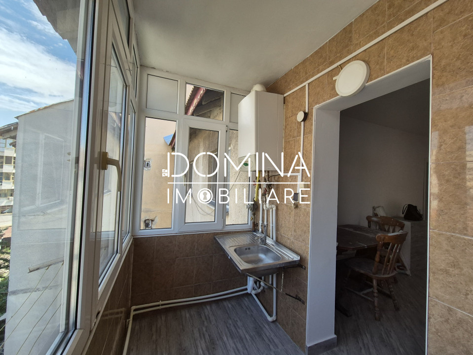 Vânzare apartament central, 3 camere+boxă, situat în Târgu Jiu, strada Cerna