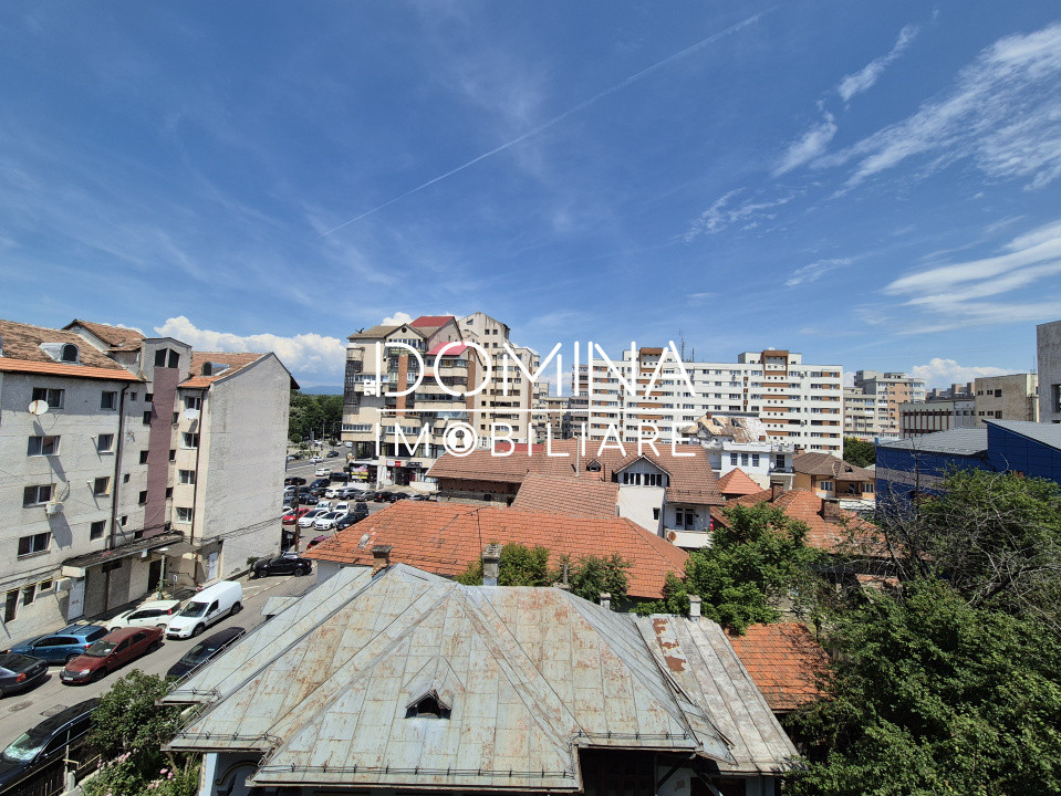 Vânzare apartament central, 3 camere+boxă, situat în Târgu Jiu, strada Cerna