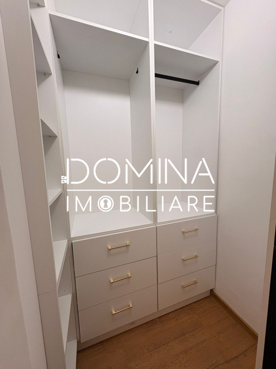 Închiriere apartament 4 camere, modern, strada Bradului