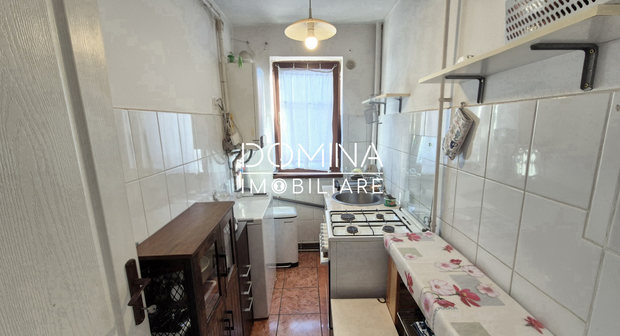 Vânzare apartament 3 camere, et. 3, str. Olari - zona Liceului Pedagogic