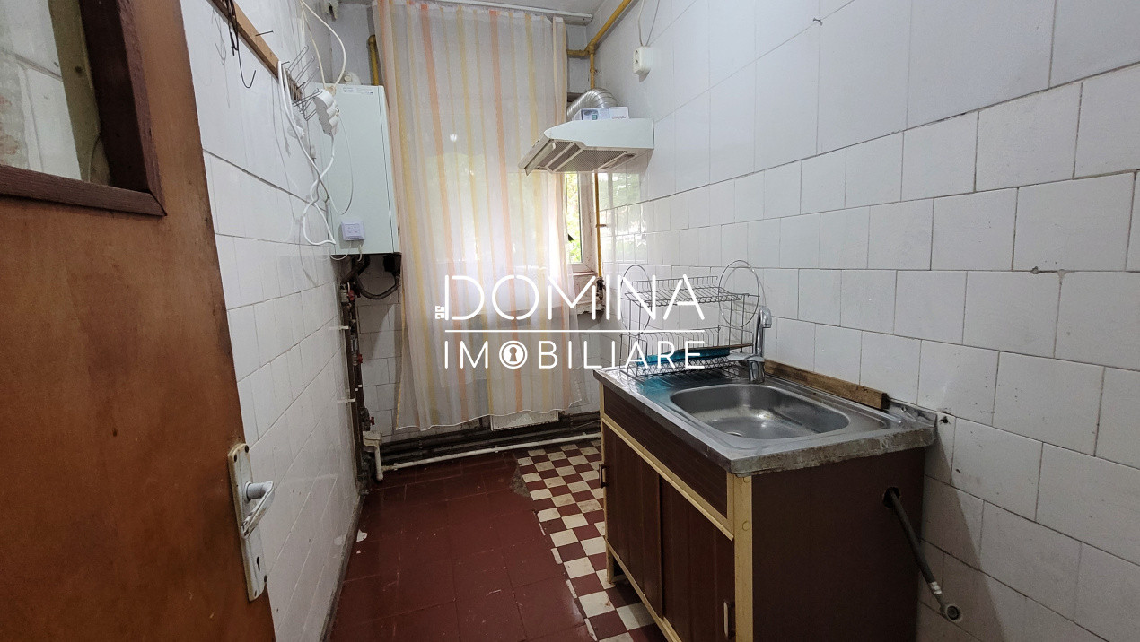 Vânzare apartament 2 camere, parter, liber, în Târgu-Jiu, strada Olari