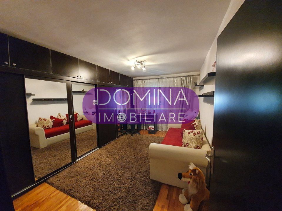 Vânzare apartament 3 camere, etaj 2, în Târgu Jiu, strada Victoriei 