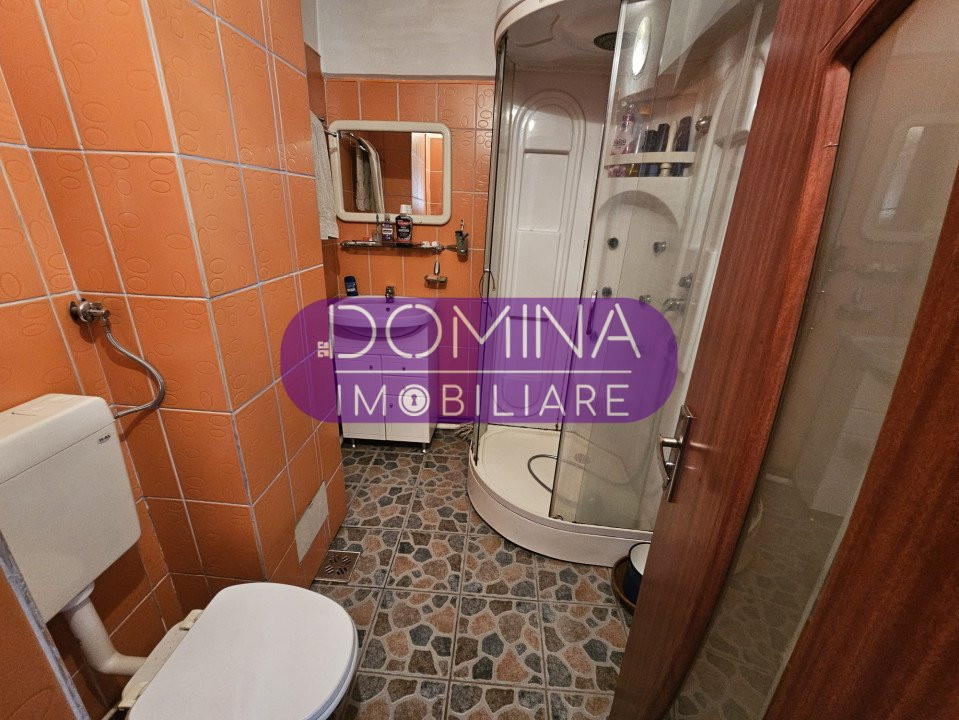 Vânzare apartament 3 camere, etaj 1, situat în Tg-Jiu, strada 23 August