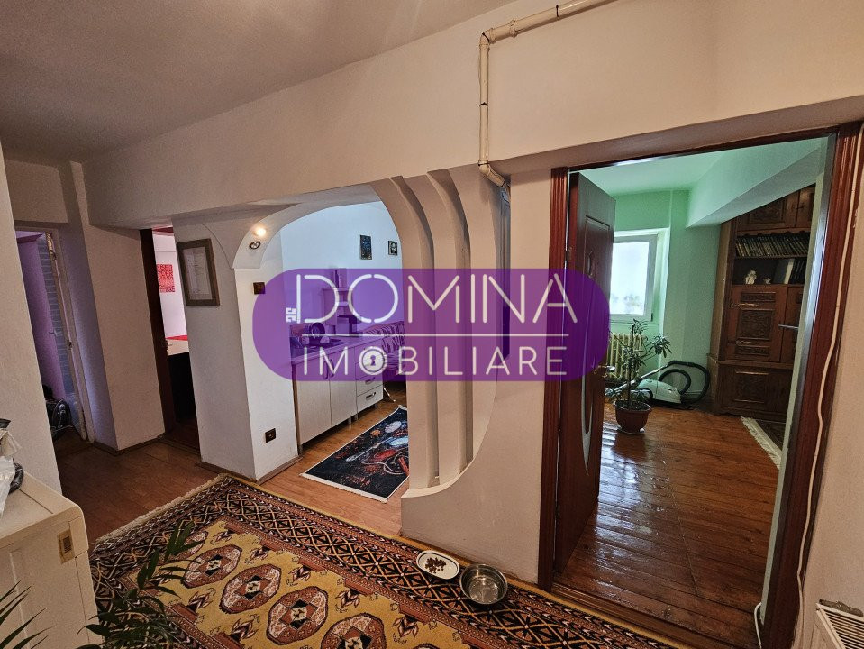 Vânzare apartament 3 camere, etaj 1, situat în Tg-Jiu, strada 23 August