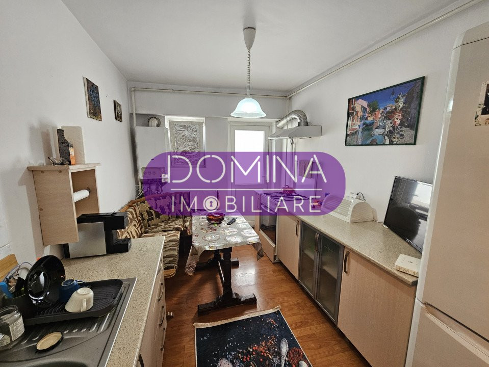 Vânzare apartament 3 camere, etaj 1, situat în Tg-Jiu, strada 23 August