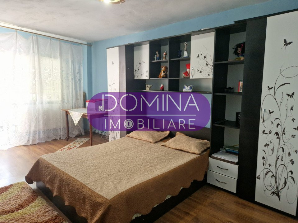 Vânzare apartament 4 camere transformat în 3 camere, etaj 2, str. 23 August