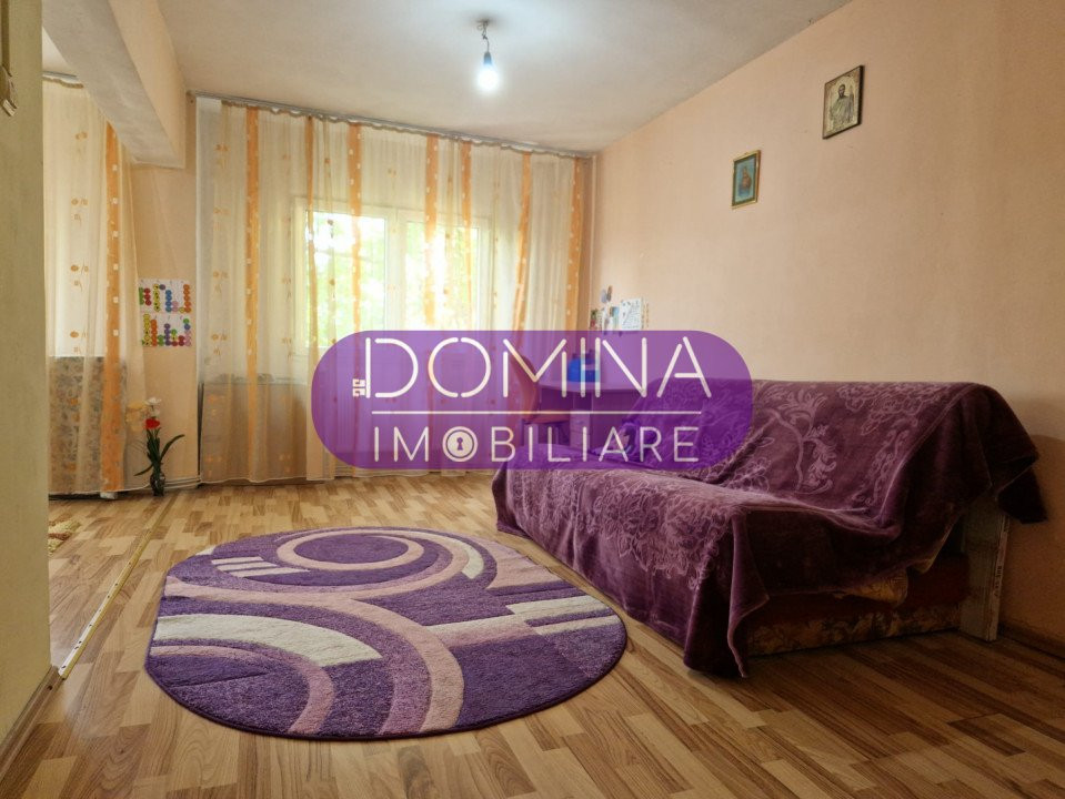Vânzare apartament 4 camere transformat în 3 camere, etaj 2, str. 23 August