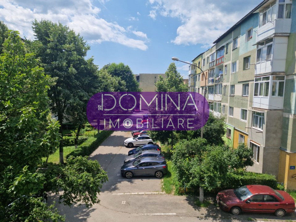 Vânzare apartament 4 camere transformat în 3 camere, etaj 2, str. 23 August
