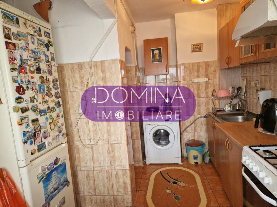 Vânzare apartament 2 camere, decomandat, situat în Târgu Jiu, strada Plopilor