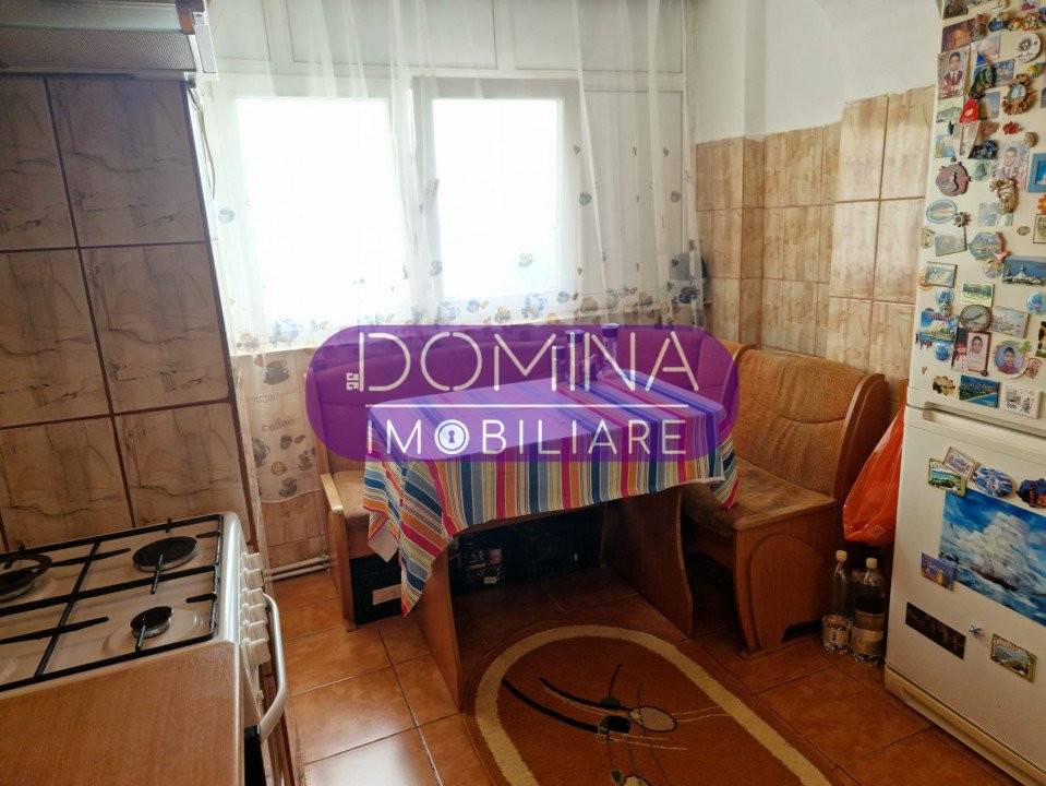 Vânzare apartament 2 camere, decomandat, situat în Târgu Jiu, strada Plopilor