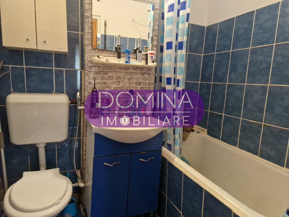 Vânzare apartament 2 camere, decomandat, situat în Târgu Jiu, strada Plopilor