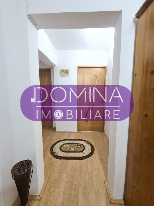 Vânzare apartament 3 camere situat în Târgu Jiu, strada 23 August