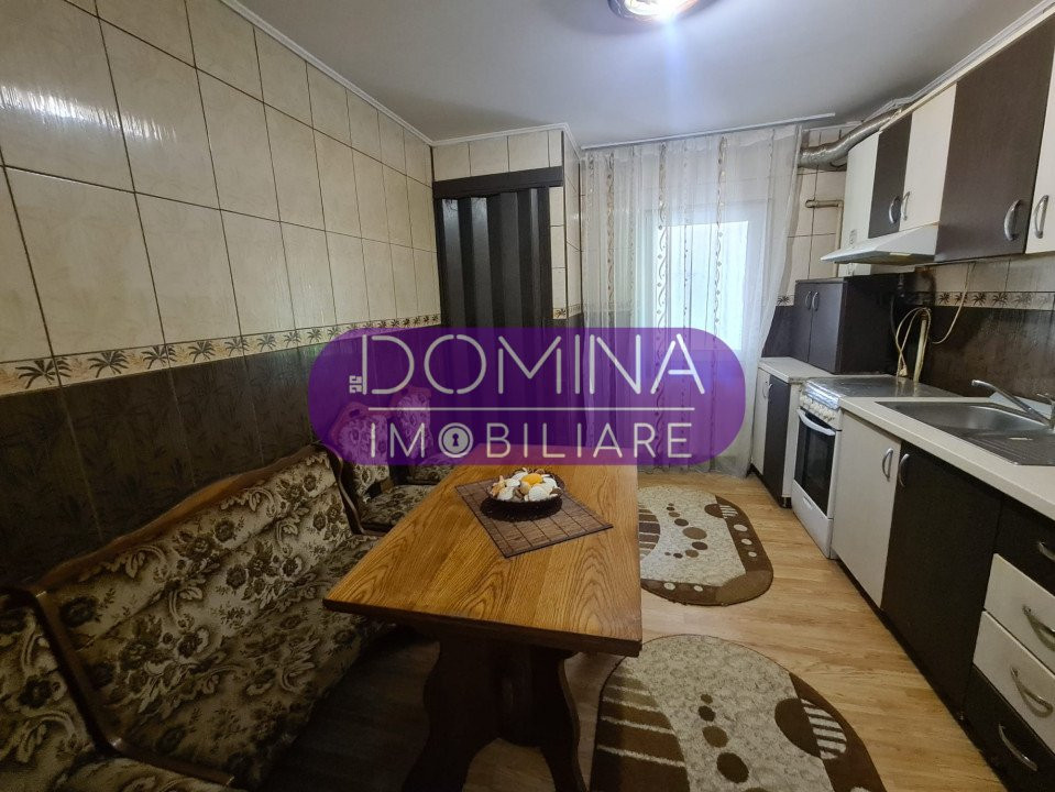 Vânzare apartament 3 camere situat în Târgu Jiu, strada 23 August