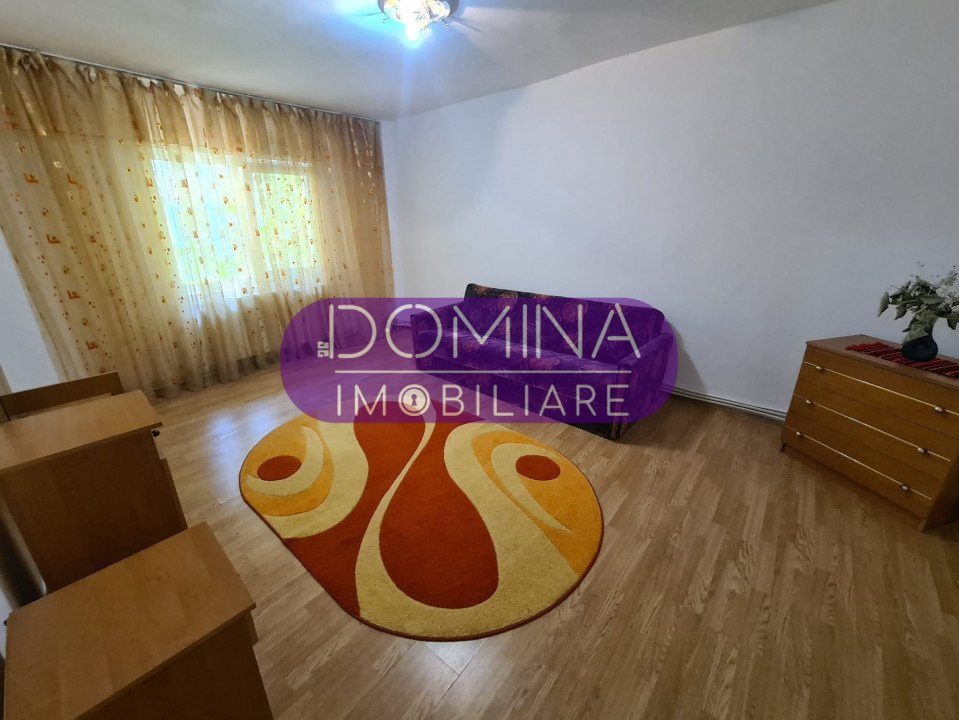 Vânzare apartament 3 camere situat în Târgu Jiu, strada 23 August