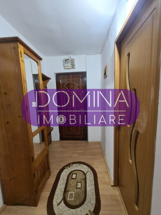 Vânzare apartament 3 camere situat în Târgu Jiu, strada 23 August