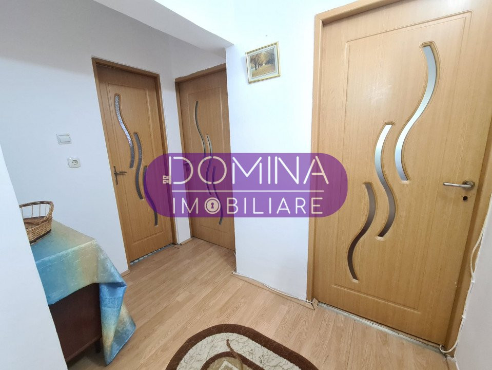 Vânzare apartament 3 camere situat în Târgu Jiu, strada 23 August