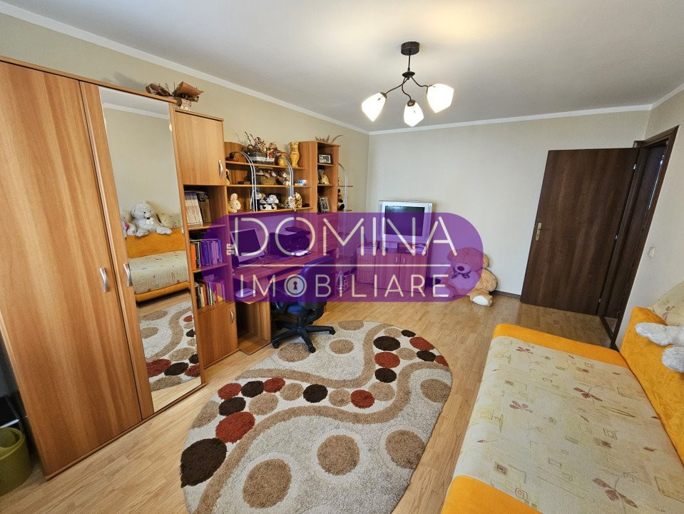 Vânzare apartament 2 camere - etaj 1,  str. 22 Decembrie 1989 ( zona 8 Mai)