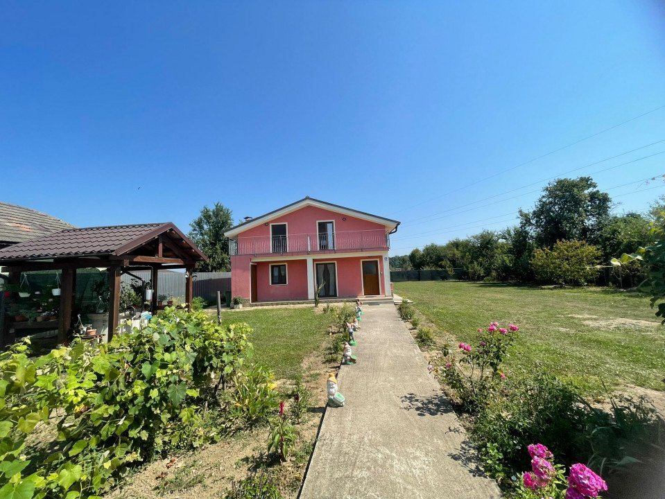 Vânzare casă P+M situată în localitatea Drăguţeşti - zona Abator