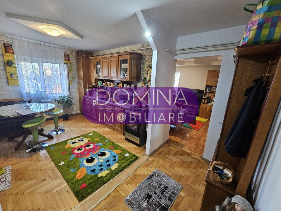 Vânzare apartament 3 camere primitor situat în Târgu Jiu, strada 23 August