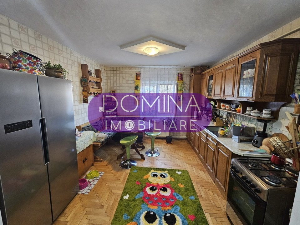 Vânzare apartament 3 camere primitor situat în Târgu Jiu, strada 23 August