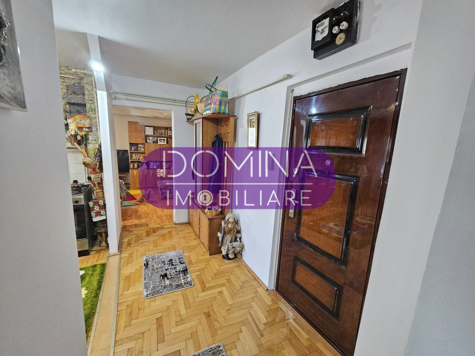 Vânzare apartament 3 camere primitor situat în Târgu Jiu, strada 23 August