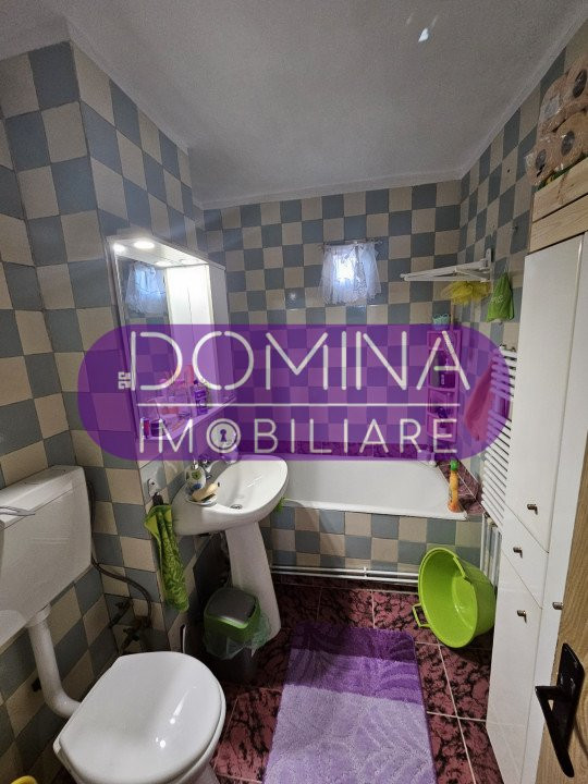 Vânzare apartament 3 camere primitor situat în Târgu Jiu, strada 23 August